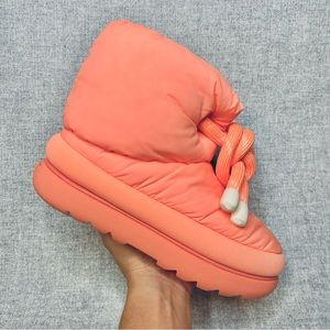 UGG NWOB Classic Maxi Short Plush Boot Women's Size 8